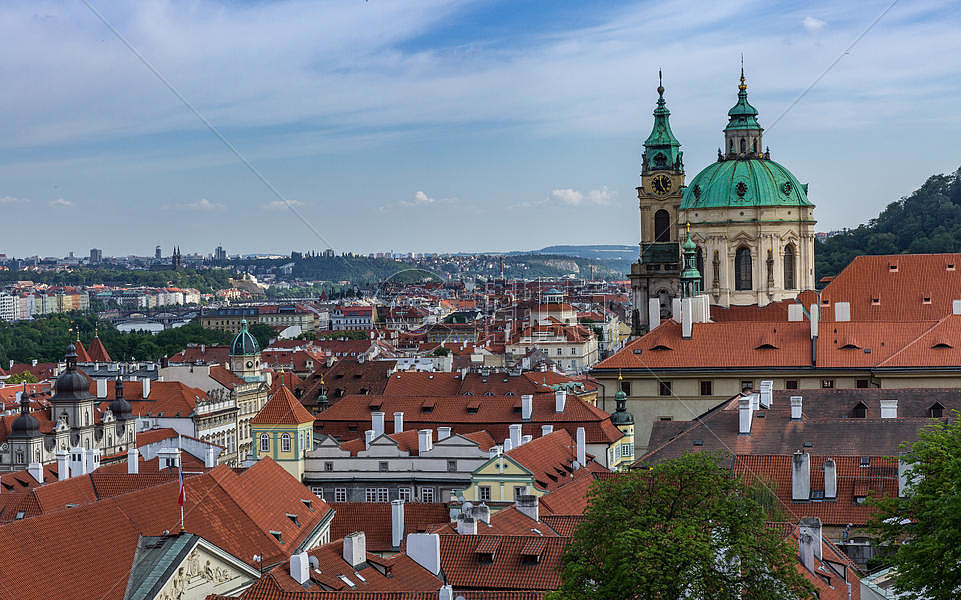俯瞰中世纪古城布拉格图片素材免费下载