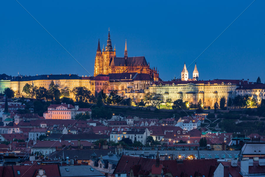 捷克布拉格城堡夜景图片素材免费下载