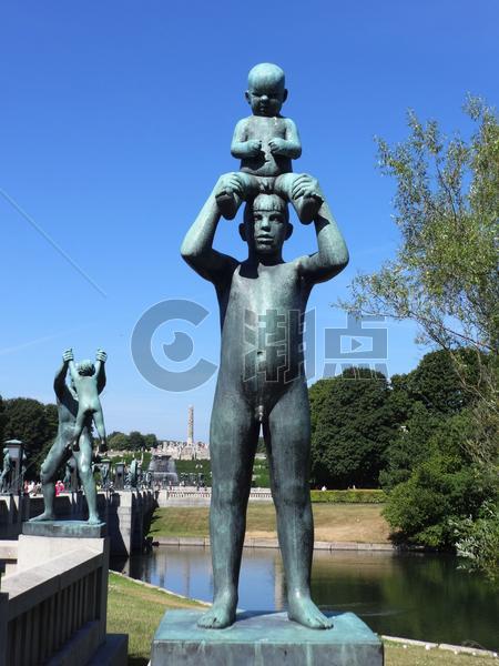 挪威奥斯陆雕塑公园父爱图片素材免费下载