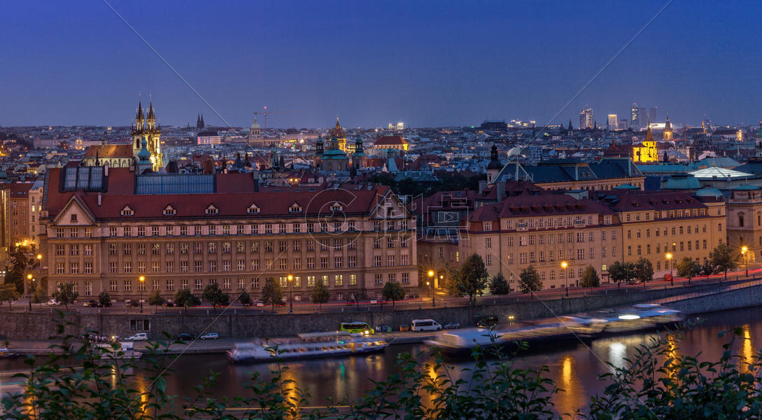 捷克布拉格夜景全景图图片素材免费下载