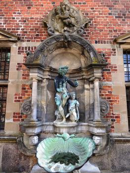 丹麦水晶宫外墙雕塑图片素材免费下载