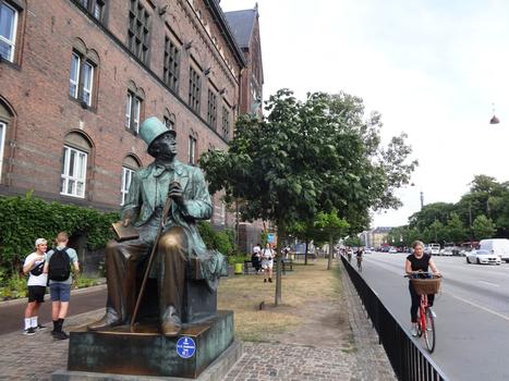 丹麦哥本哈根街景安徒生铜像图片素材免费下载