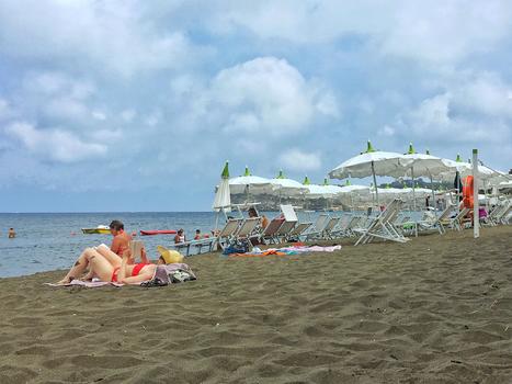 夏季地中海海滩休闲图片素材免费下载