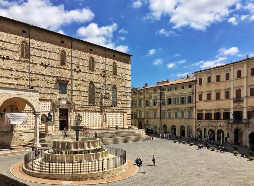 意大利著名中世纪古城佩鲁贾广场图片素材免费下载