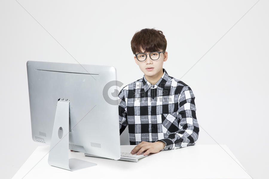 IT男工作电脑摄影图6720*4480图片素材免费下载-编号854680-潮点视频