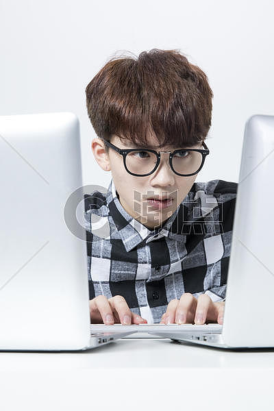 IT男工作电脑摄影图4480*6720图片素材免费下载-编号854747-潮点视频