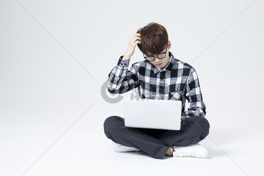 IT男工作电脑摄影图6720*4480图片素材免费下载-编号854765-潮点视频