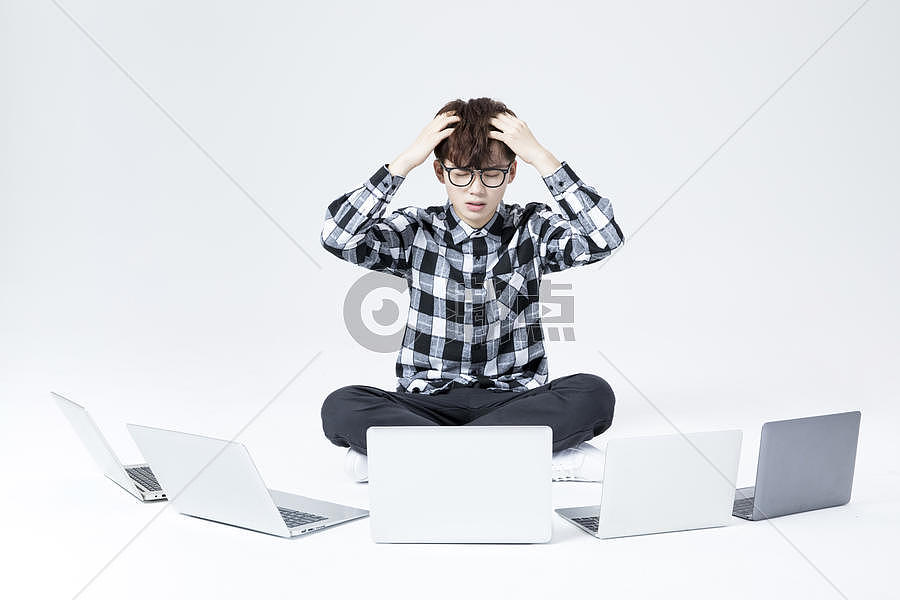 IT男工作电脑摄影图6720*4480图片素材免费下载-编号854779-潮点视频