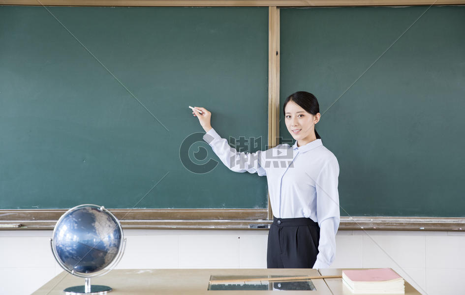 女教师上课摄影图6720*4265图片素材免费下载-编号856507-潮点视频