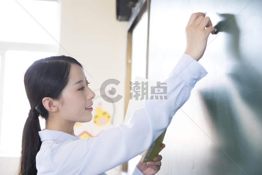 女教师上课摄影图6720*4480图片素材免费下载-编号856533-潮点视频