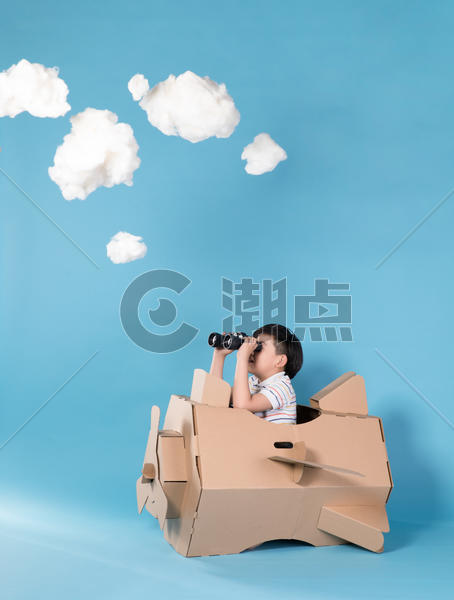 儿童玩飞机图片素材免费下载