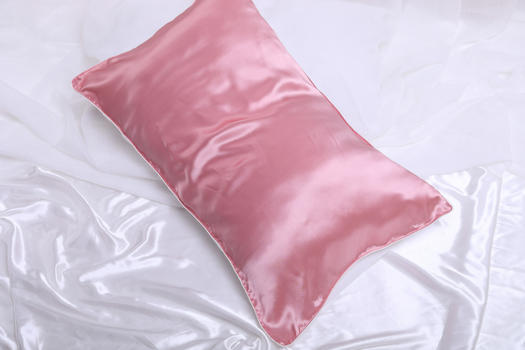柔软的粉色枕头图片素材免费下载