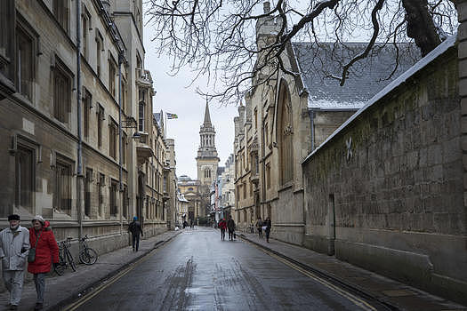 英国牛津大学雪景图片素材免费下载