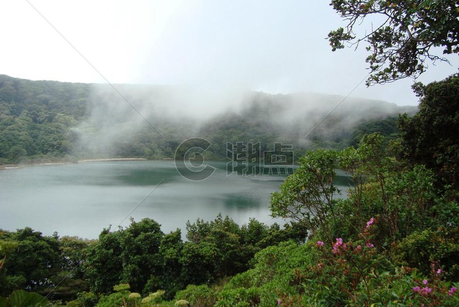 哥斯达黎加波阿斯火山上的火山湖是全世界最酸性的湖泊之一图片素材免费下载