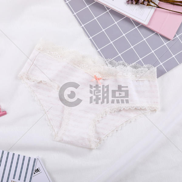 淡粉色条纹纯棉女生内裤图片素材免费下载