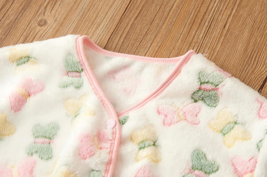 婴儿女宝宝蝴蝶上衣图片素材免费下载