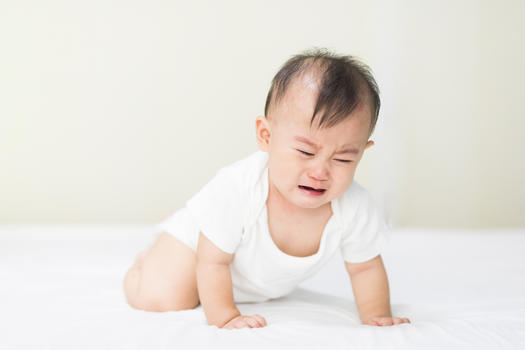 婴儿宝宝哭闹图片素材免费下载