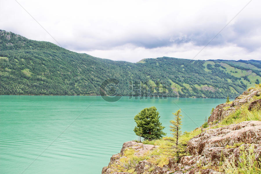 新疆喀纳斯湖图片素材免费下载