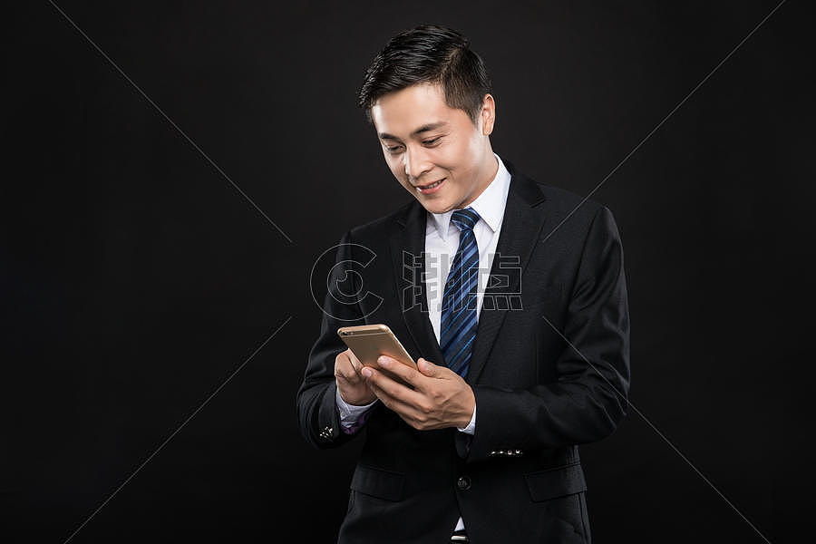 商务男性使用手机图片素材免费下载