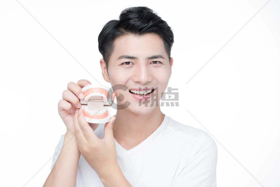 男性牙齿展示图片素材免费下载