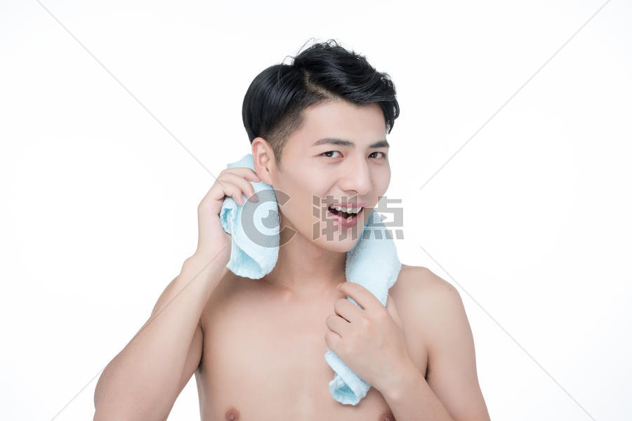 男士洗澡图片素材免费下载