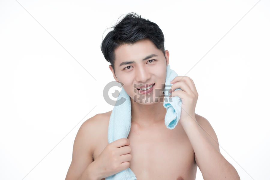 男士洗澡图片素材免费下载