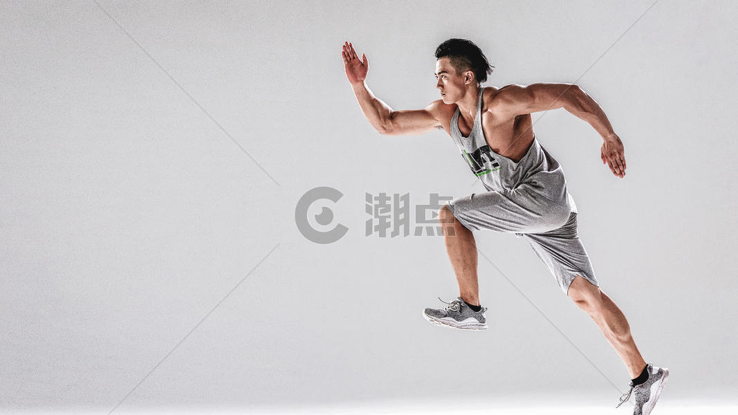 男人跑步跳跃动作图片素材免费下载