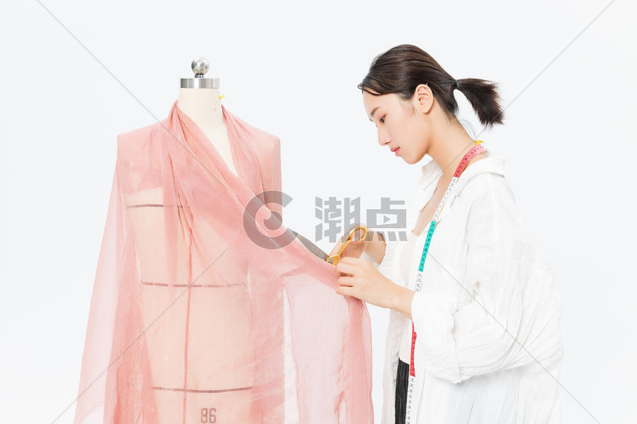 女服装设计师样衣裁剪图片素材免费下载