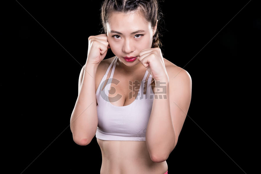 运动健身女性出拳图片素材免费下载