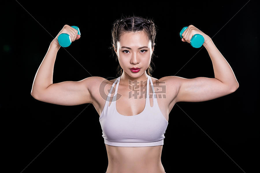 运动健身哑铃女性图片素材免费下载