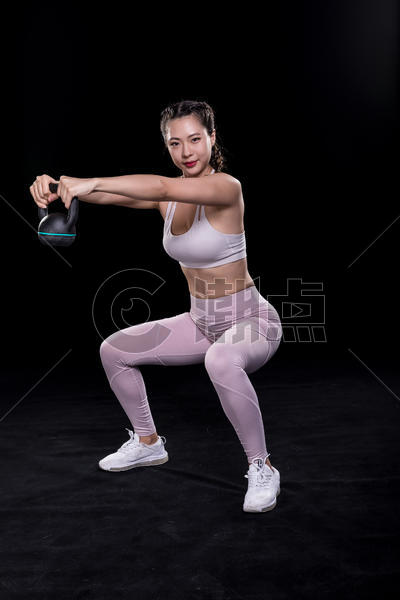 运动健身壶铃女性图片素材免费下载