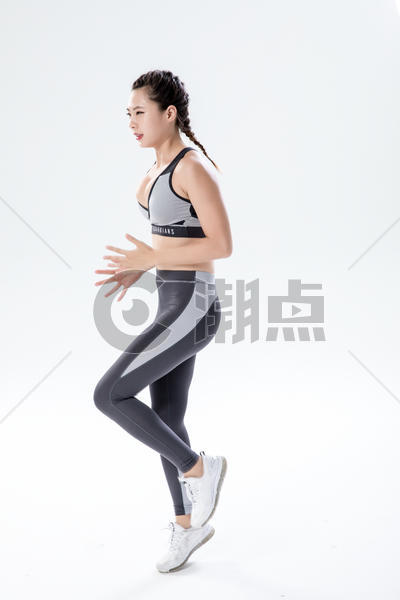 运动健身跳跃女性图片素材免费下载