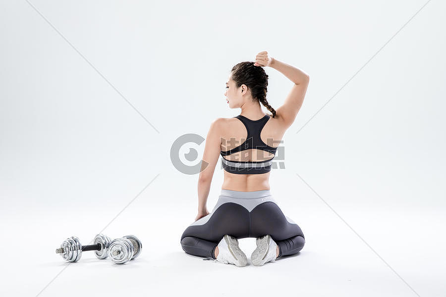 健身女性背影图片素材免费下载