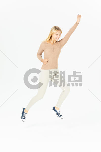 外国美女跳跃图片素材免费下载