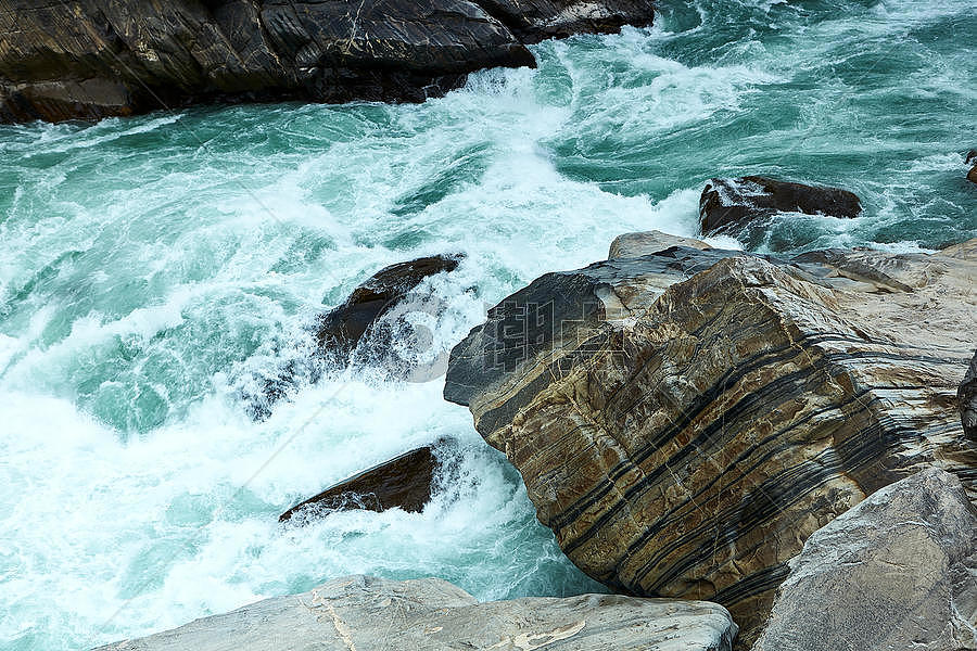 云南香格里拉虎跳峡水流湍急图片素材免费下载
