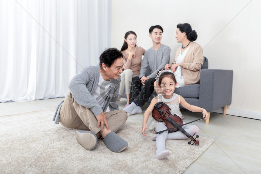 快乐家庭祖孙幸福温馨互动摄影图6720*4480图片素材免费下载-编号871730-潮点视频
