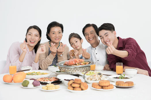 中秋团圆家庭聚餐图片素材免费下载