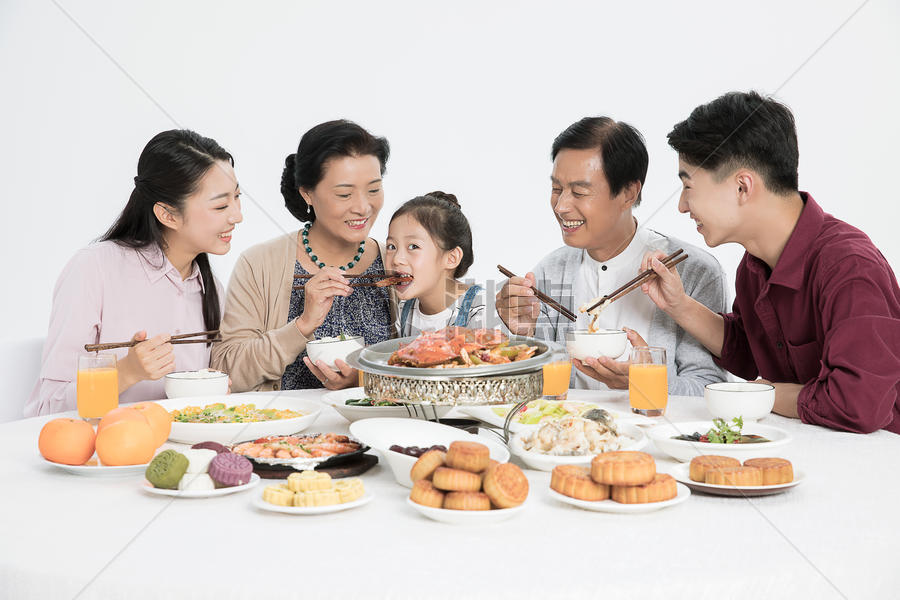 中秋团圆家庭聚餐图片素材免费下载