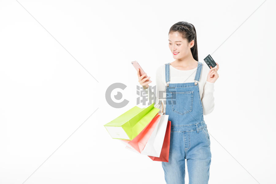 年轻女性购物手机移动支付图片素材免费下载