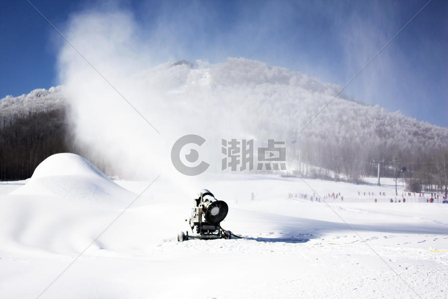 长白山的吹雪机图片素材免费下载