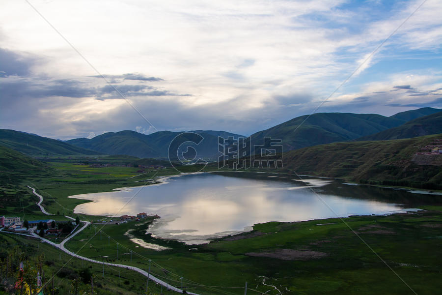 四川省甘孜藏族自治州卡莎湖图片素材免费下载