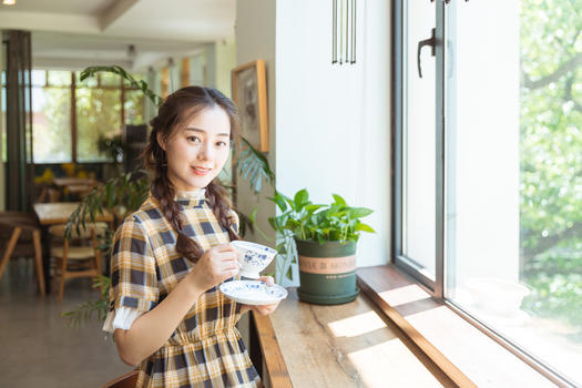 青春美女咖啡馆喝咖啡图片素材免费下载
