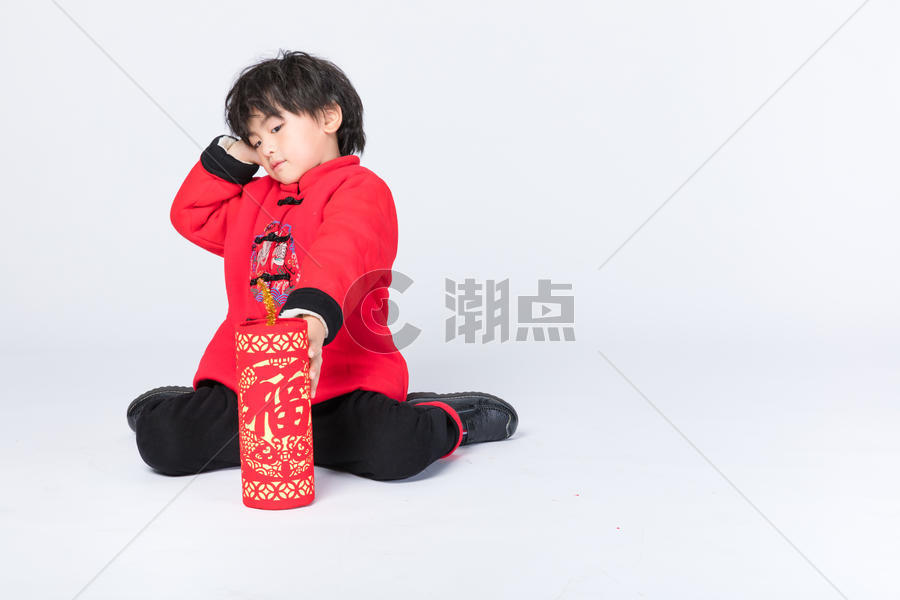 春节喜庆儿童玩鞭炮图片素材免费下载