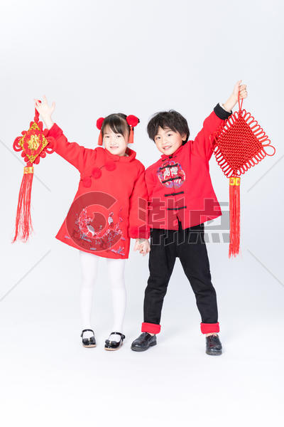 新年儿童手拿中国结拜年图片素材免费下载