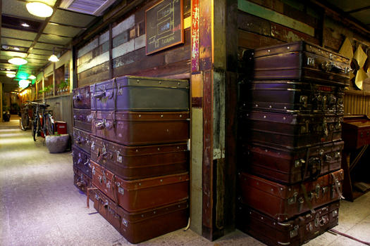 怀旧的老式行李箱图片素材免费下载