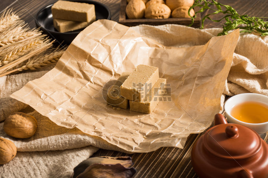 传统食品核桃味的绿豆糕图片素材免费下载