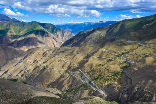 西藏沿途风光山路曲折蜿蜒图片素材免费下载