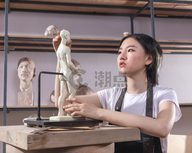 雕塑女匠人图片素材免费下载