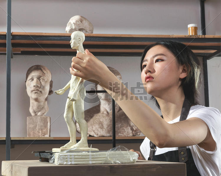雕塑女匠人图片素材免费下载