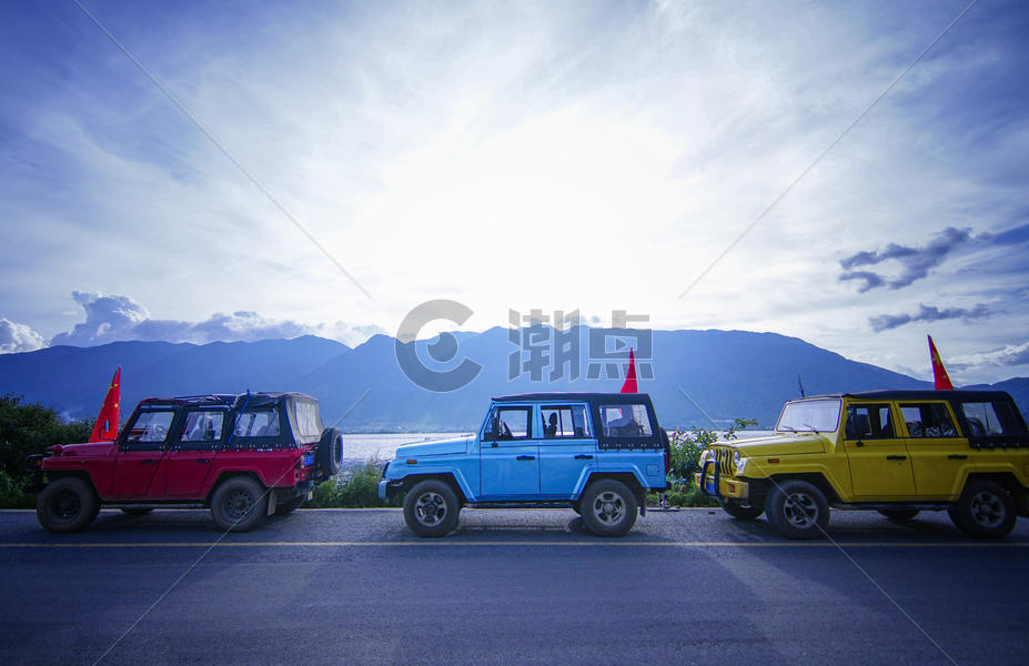 国庆五星红旗吉普车旅游车队图片素材免费下载